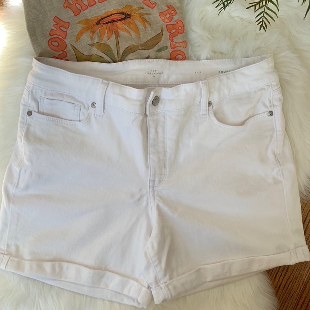 New Directions Womens size 14R white shorts